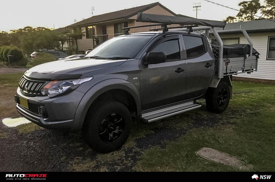 MITSUBISHI TRITON GRANDE SATIN BLACK